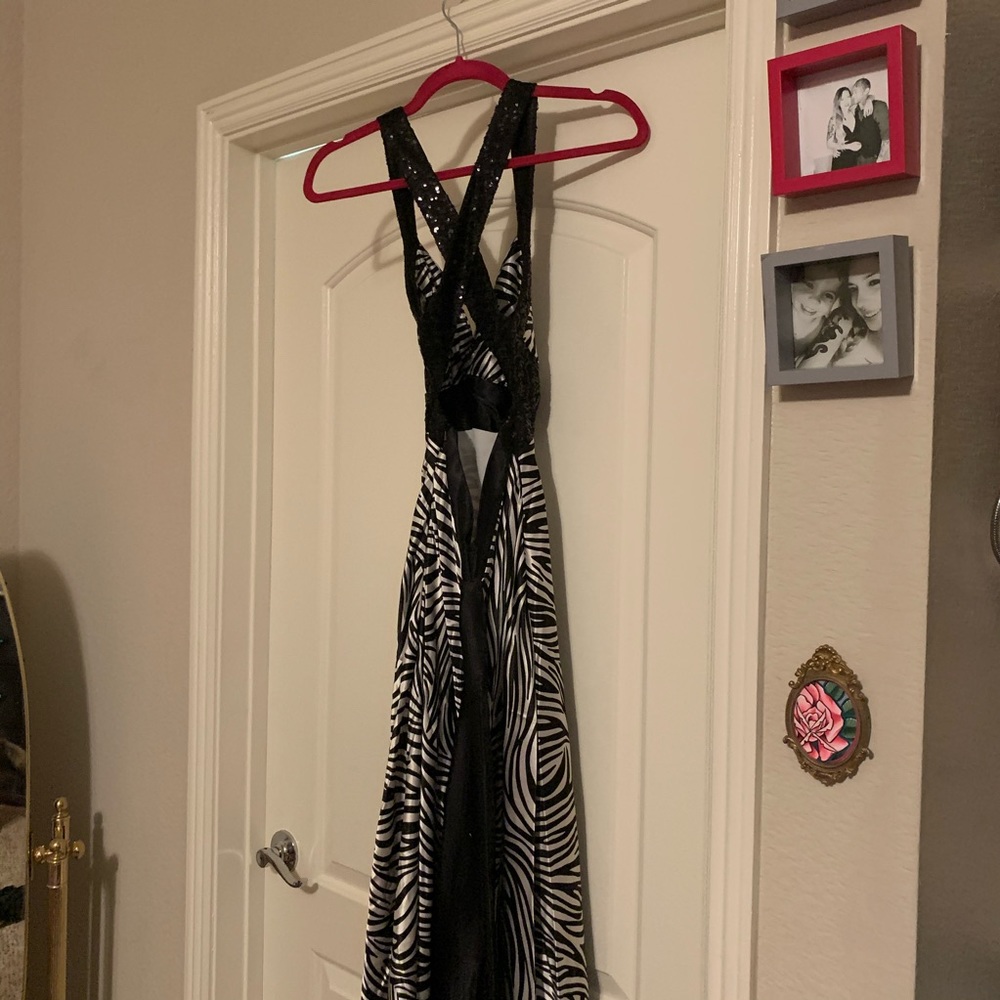 Dress - Picture 4 of 4
